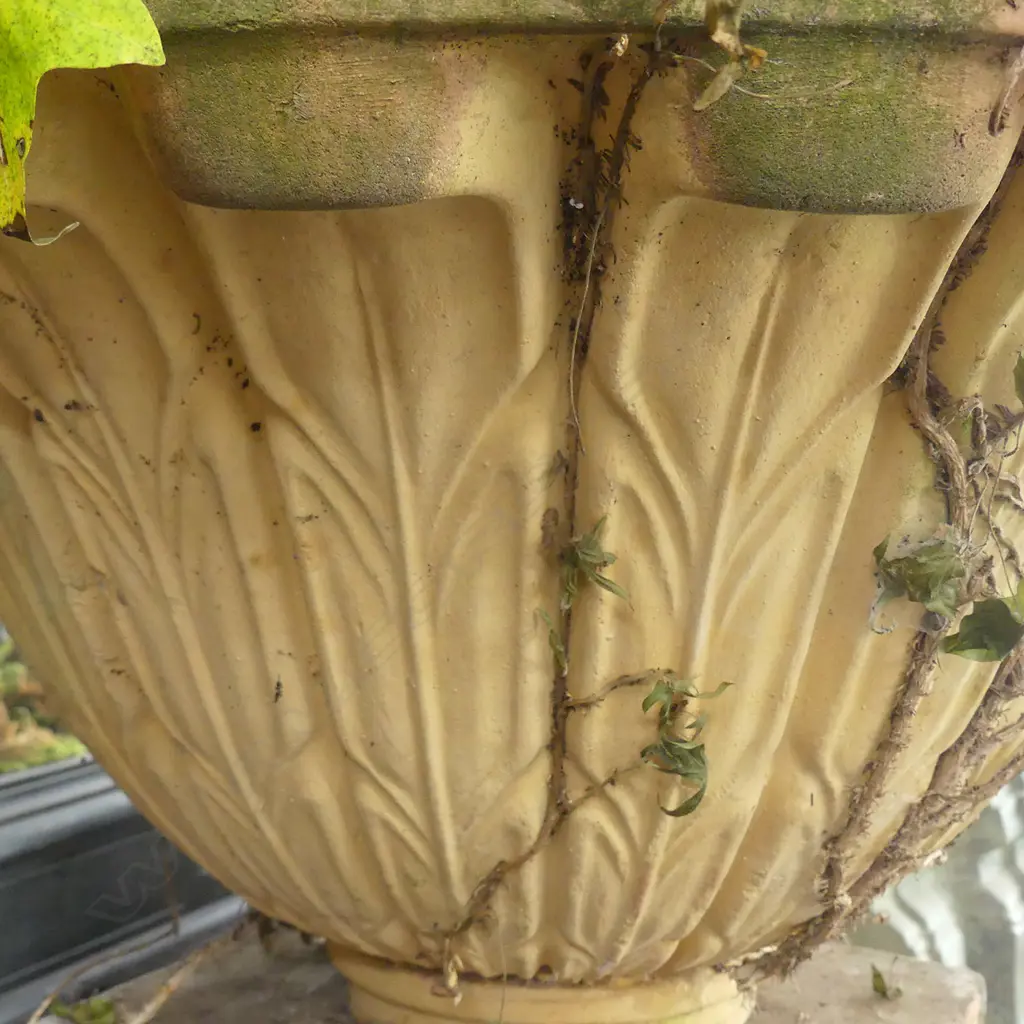 A large Tuscan style decorative garden planter Image 1++