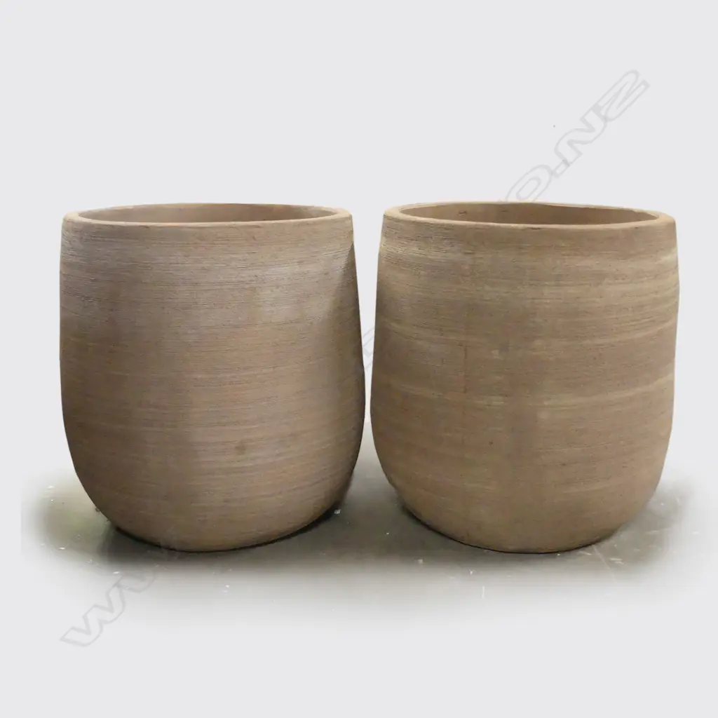A pair of large ovoid garden pots Image 1++