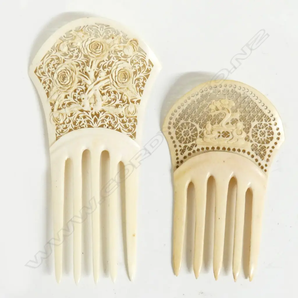 Two vintage ivory hair combs Image 1++