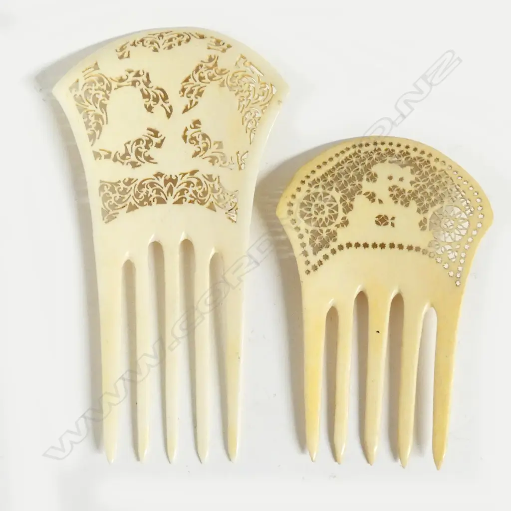 Two vintage ivory hair combs Image 1++