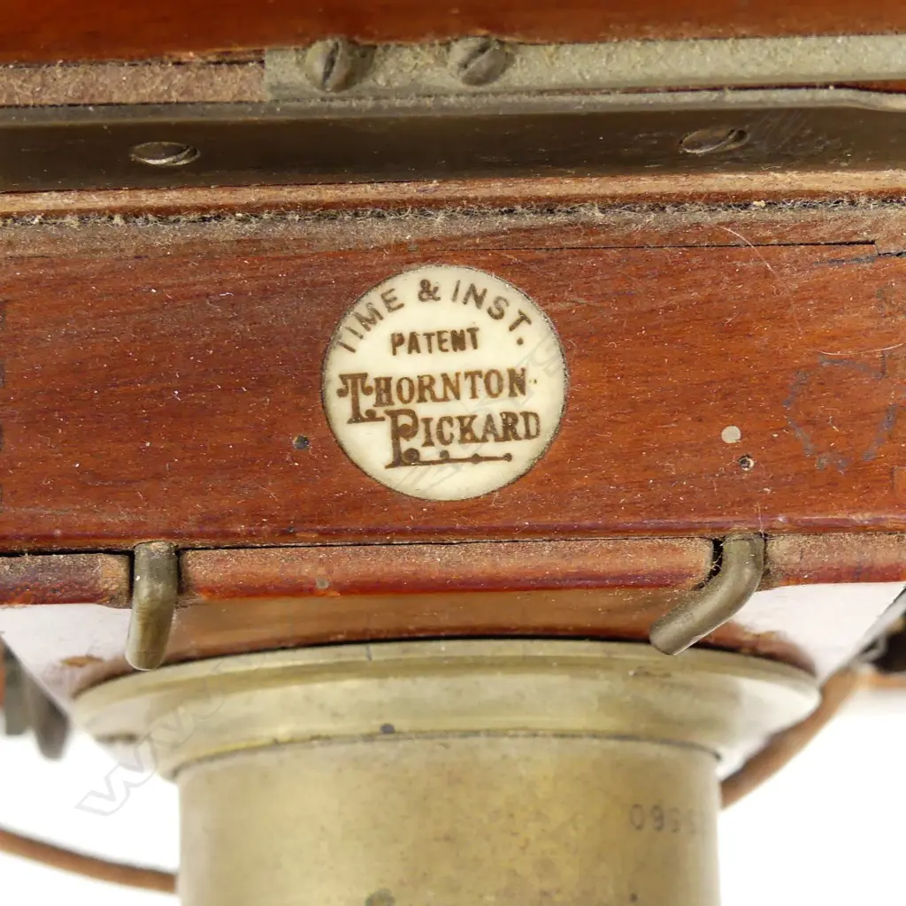 A Thornton-Pickard Imperial Triple Extension half plate mahogany field camera Image 1++