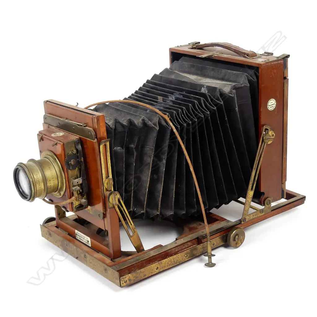 A Thornton-Pickard Imperial Triple Extension half plate mahogany field camera Image 1++