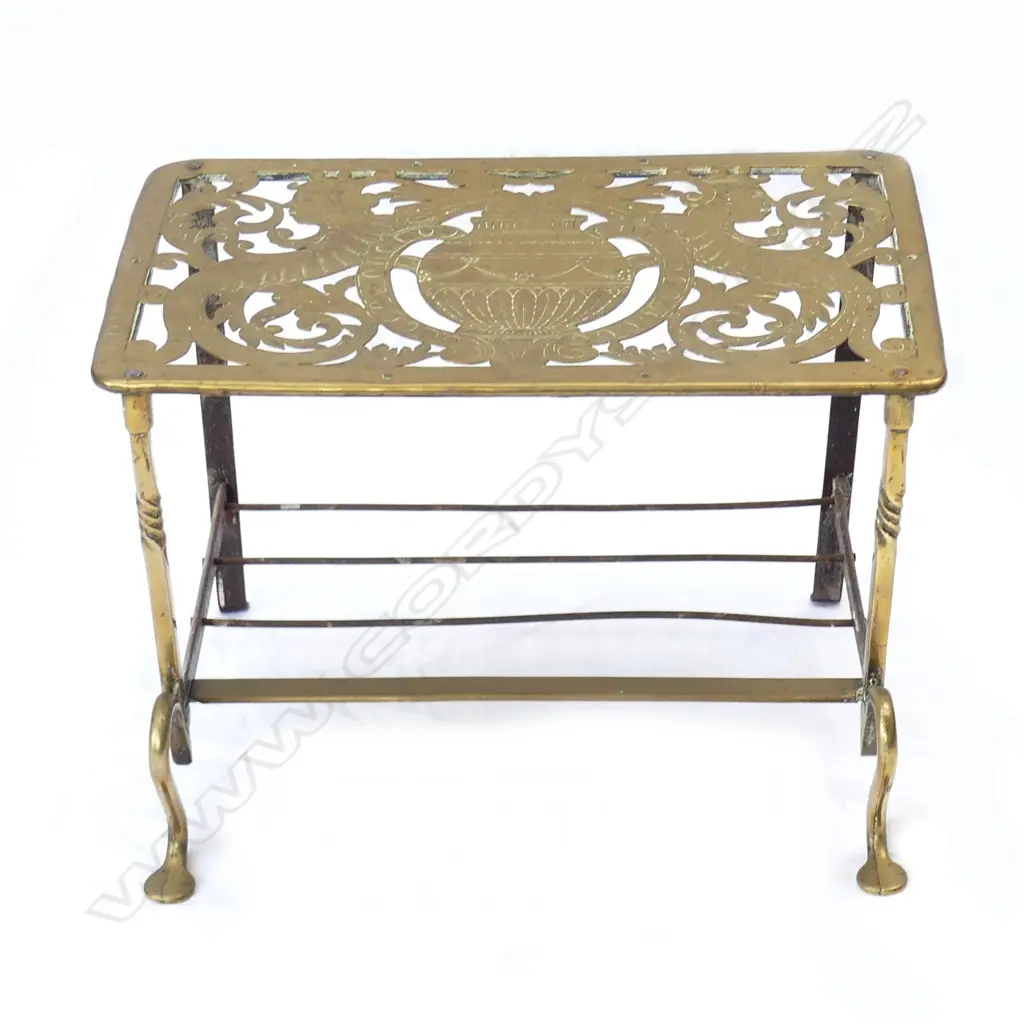 A Georgian brass trivet Image 1++