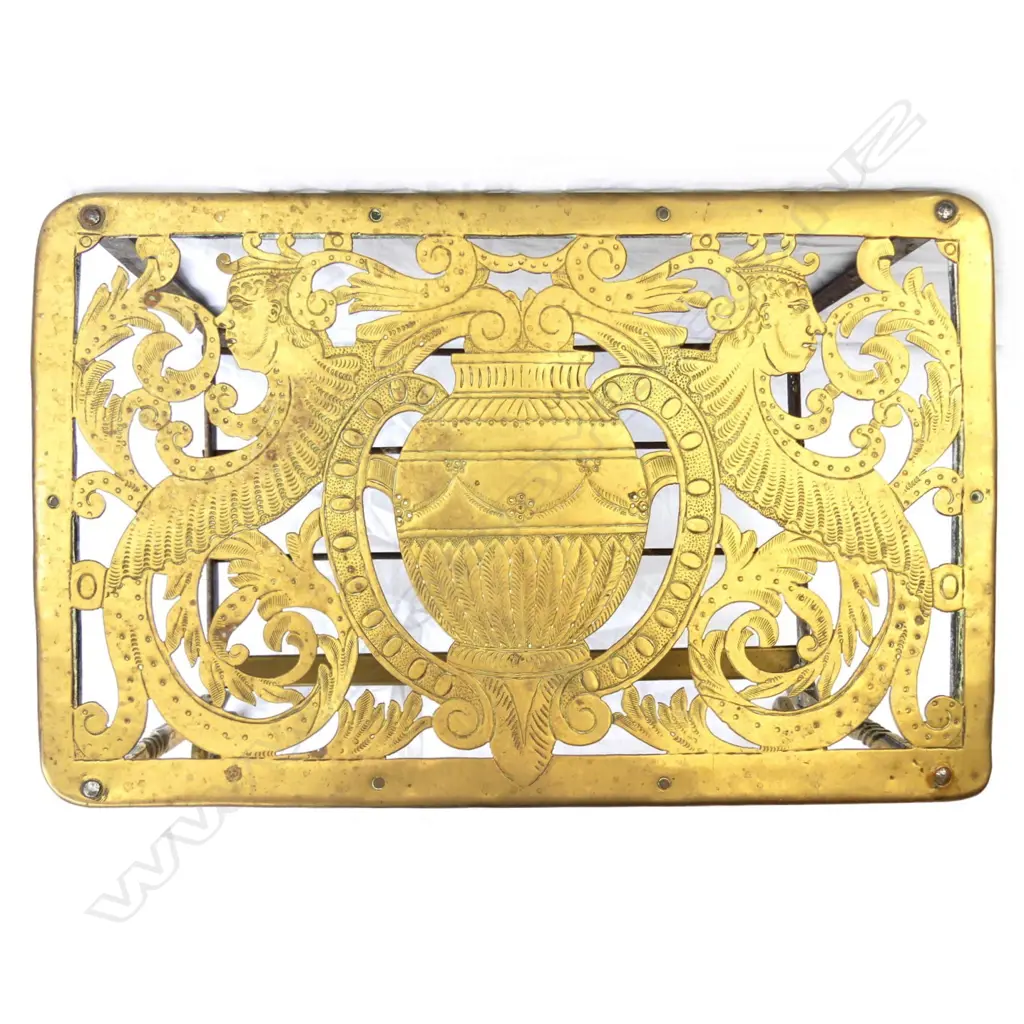 A Georgian brass trivet Image 1++