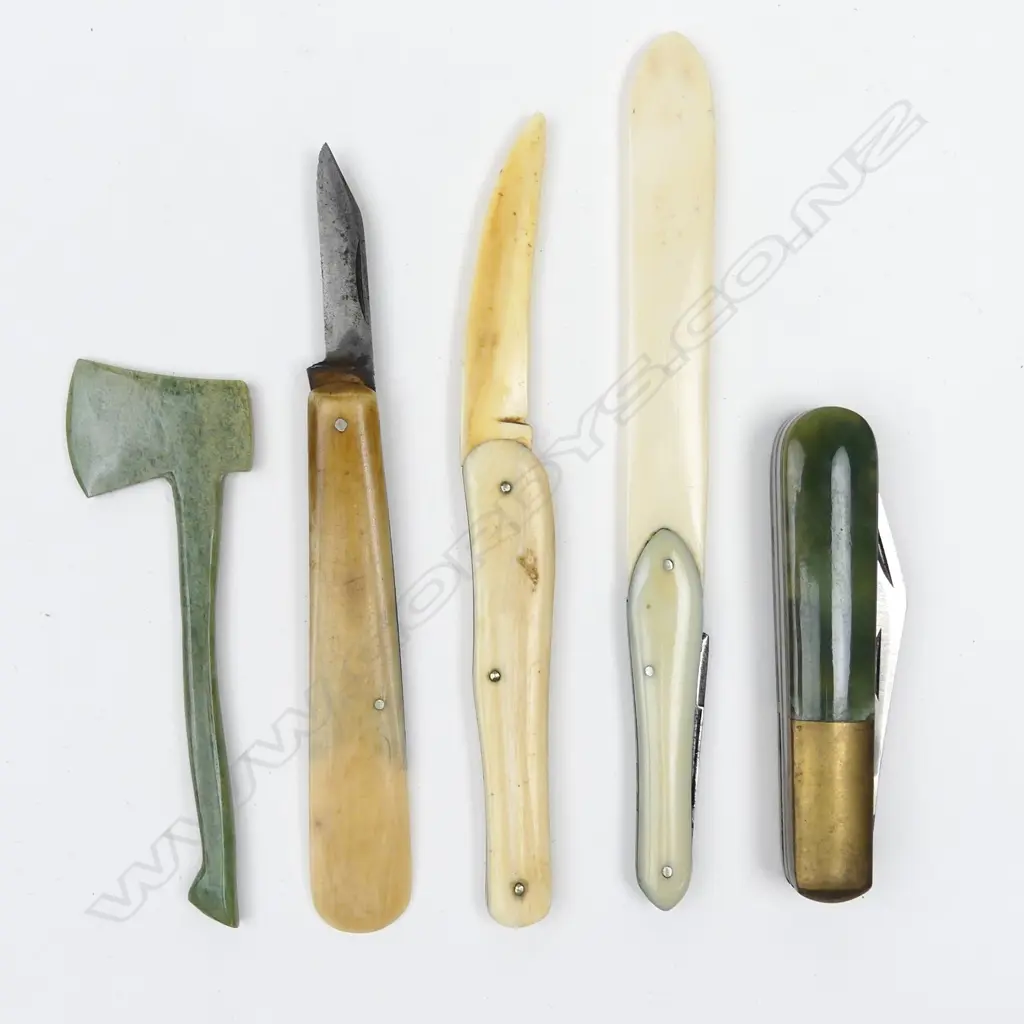 Four vintage pocketknives and one mini greenstone axe Image 1++