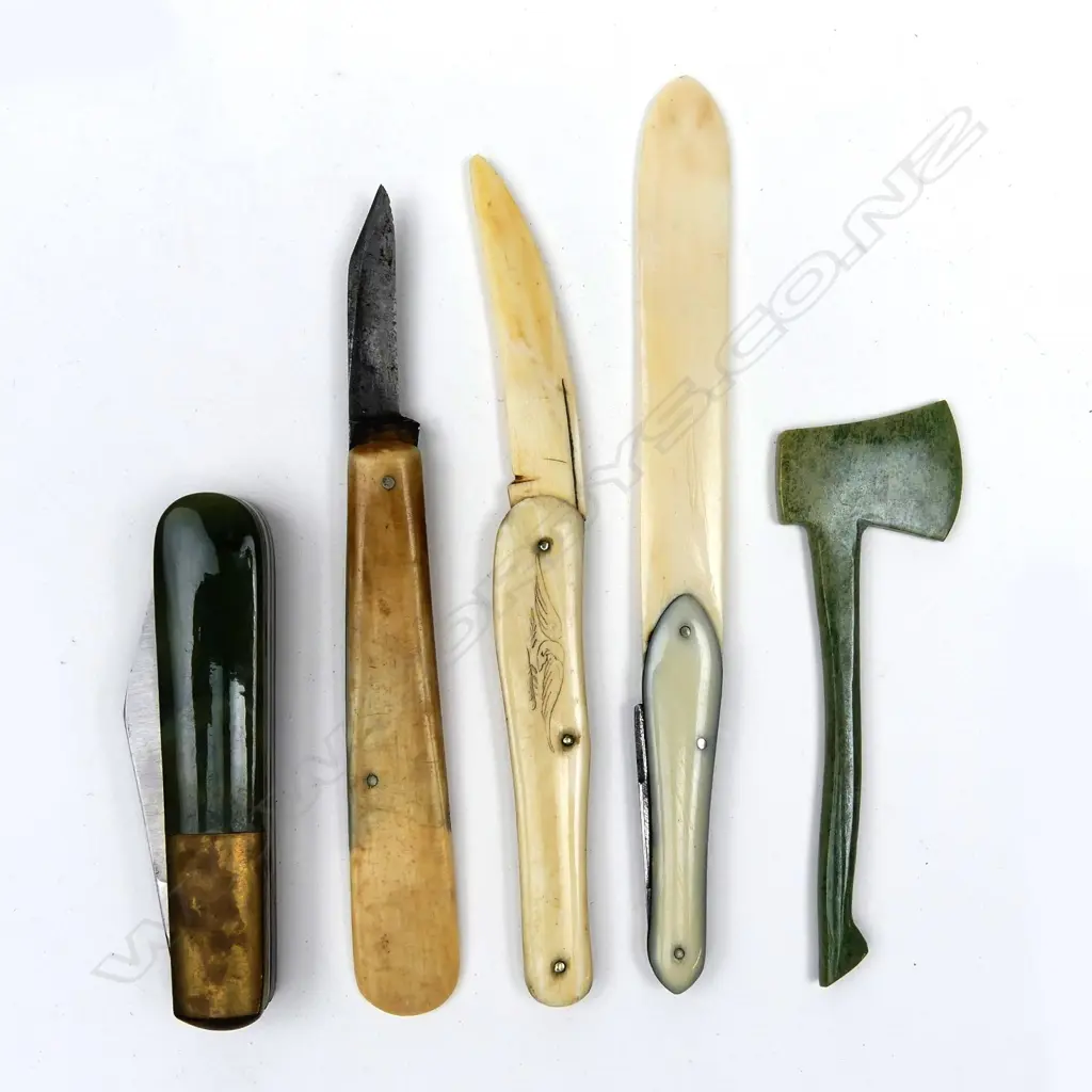 Four vintage pocketknives and one mini greenstone axe Image 1++