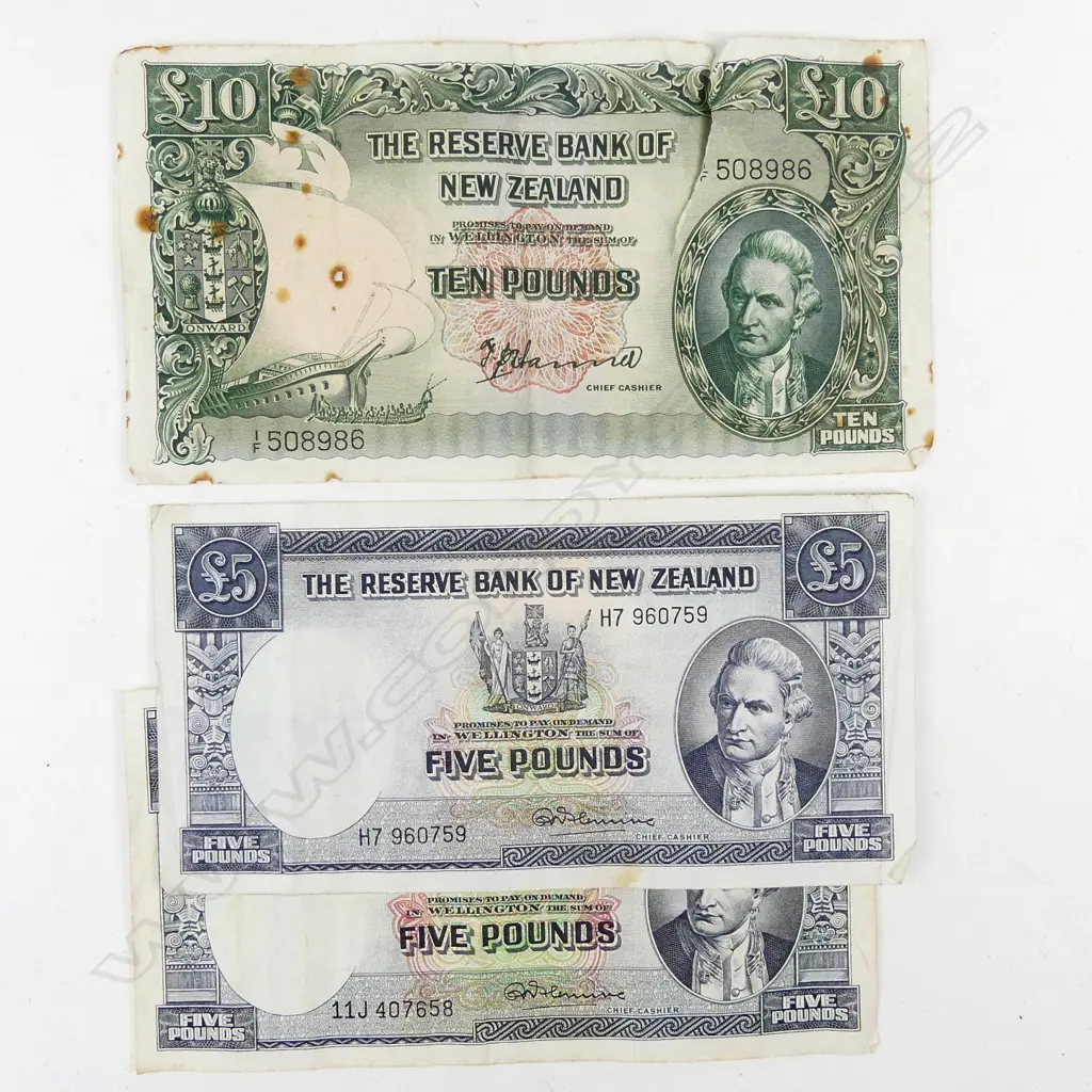 Three N.Z. vintage banknotes Image 1++