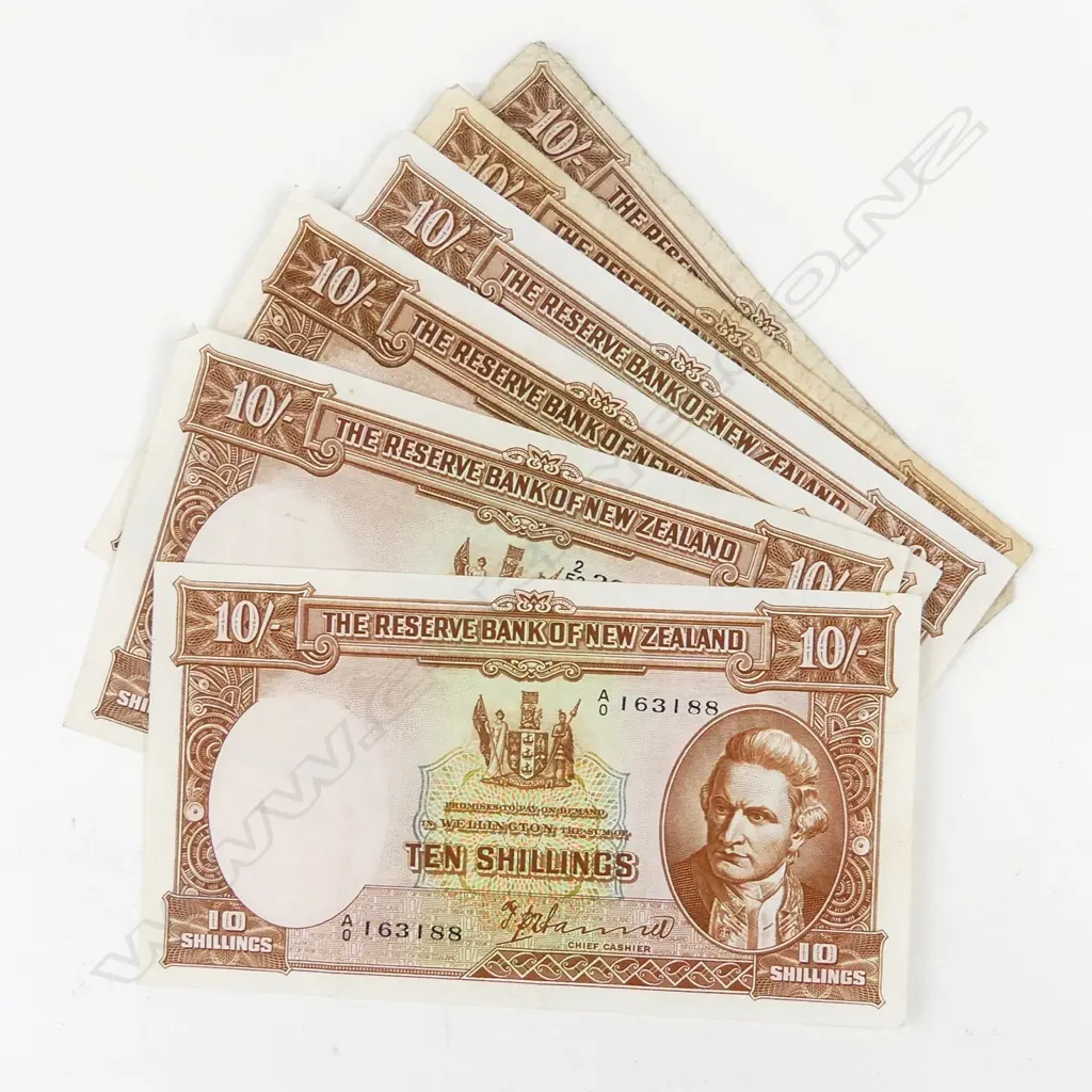 Six N.Z. 10 shillings banknotes Image 1++