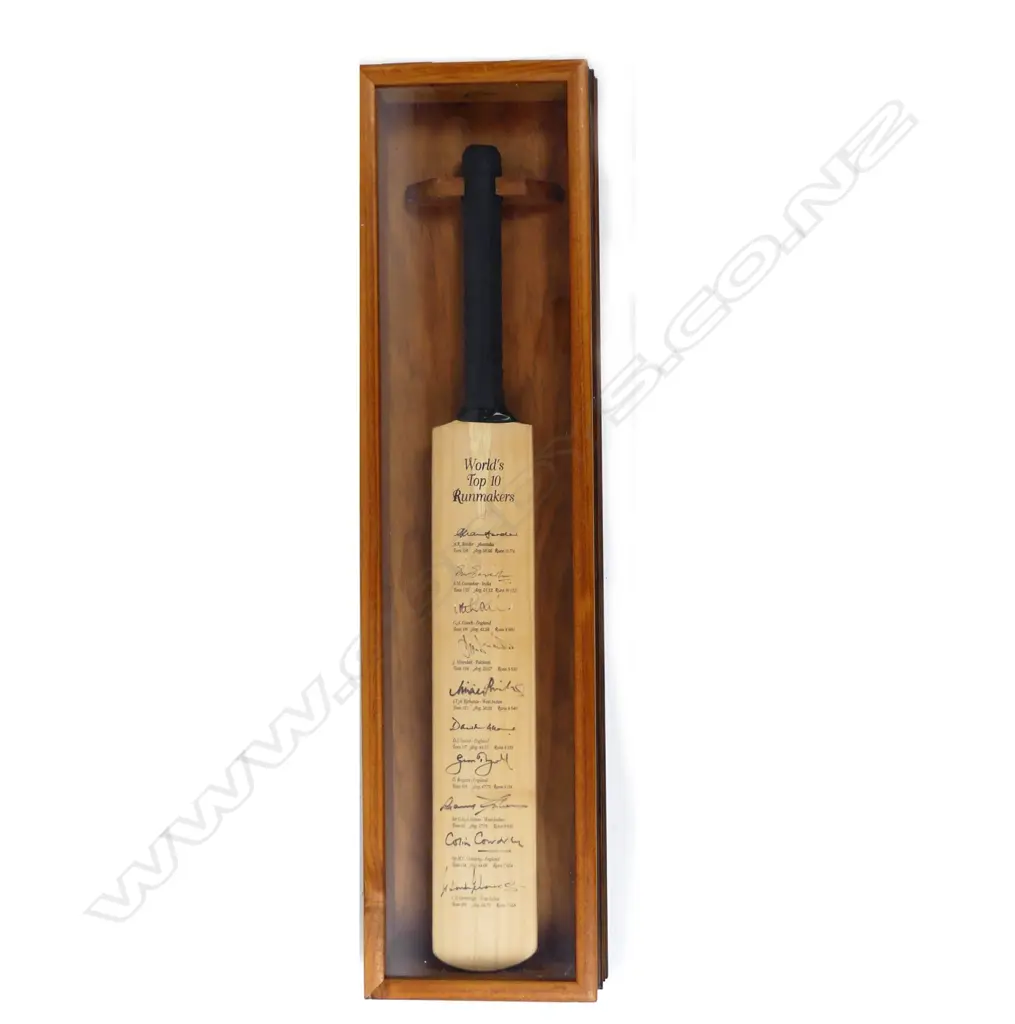 A limited edition 'World's Top 10 Run Maker’s' cricket bat Image 1++