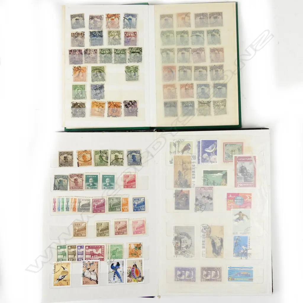 Two albums of Chinese stamps Image 1++