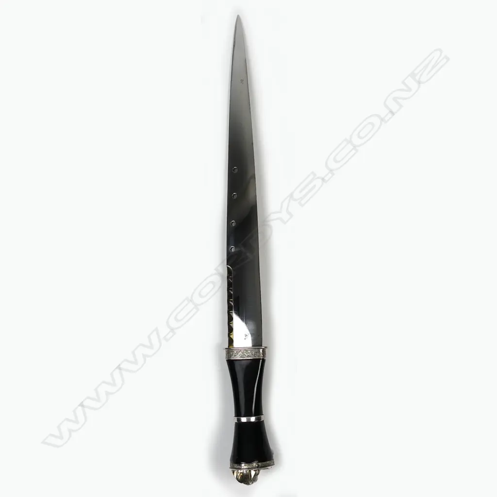 A quality modern silver shagreen and horn mounted Scottish dirk Image 1++