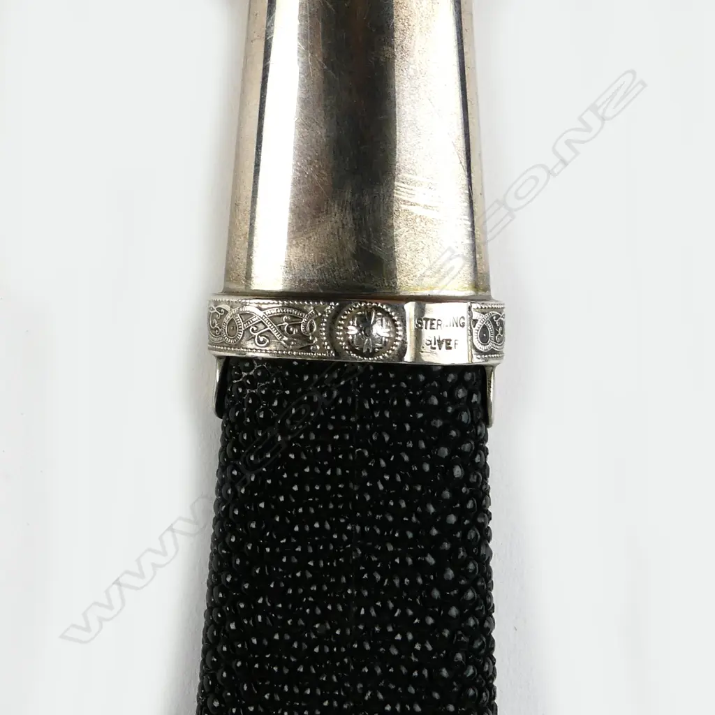 A quality modern silver shagreen and horn mounted Scottish dirk Image 1++