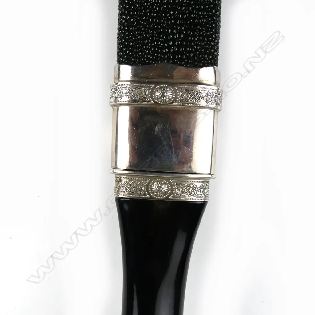A quality modern silver shagreen and horn mounted Scottish dirk Image 1++