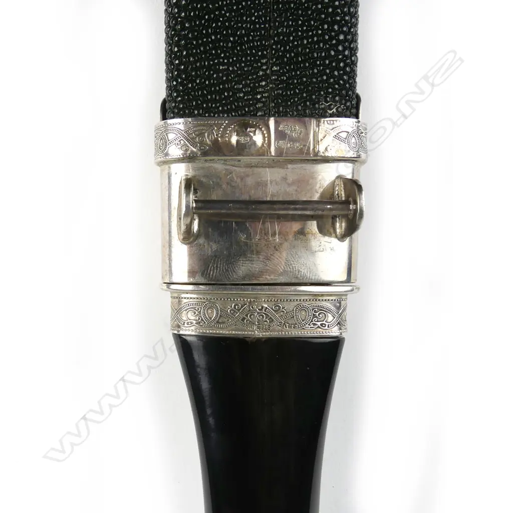 A quality modern silver shagreen and horn mounted Scottish dirk Image 1++