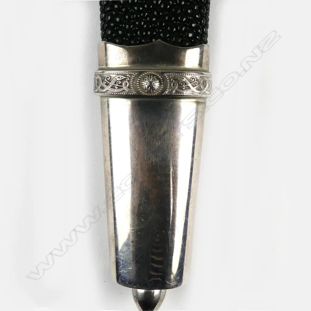 A quality modern silver shagreen and horn mounted Scottish dirk Image 1++
