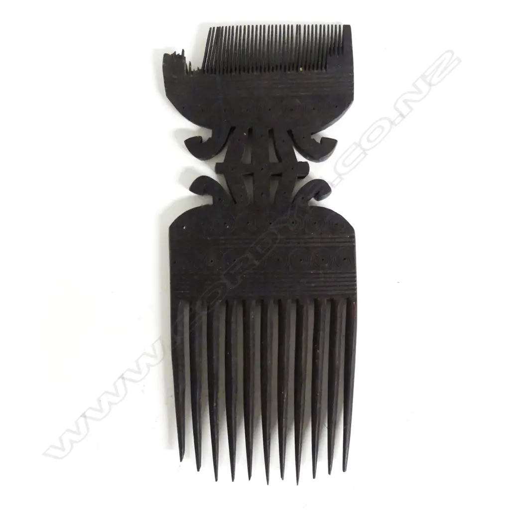 A Trobriand Island blackwood comb Image 1++