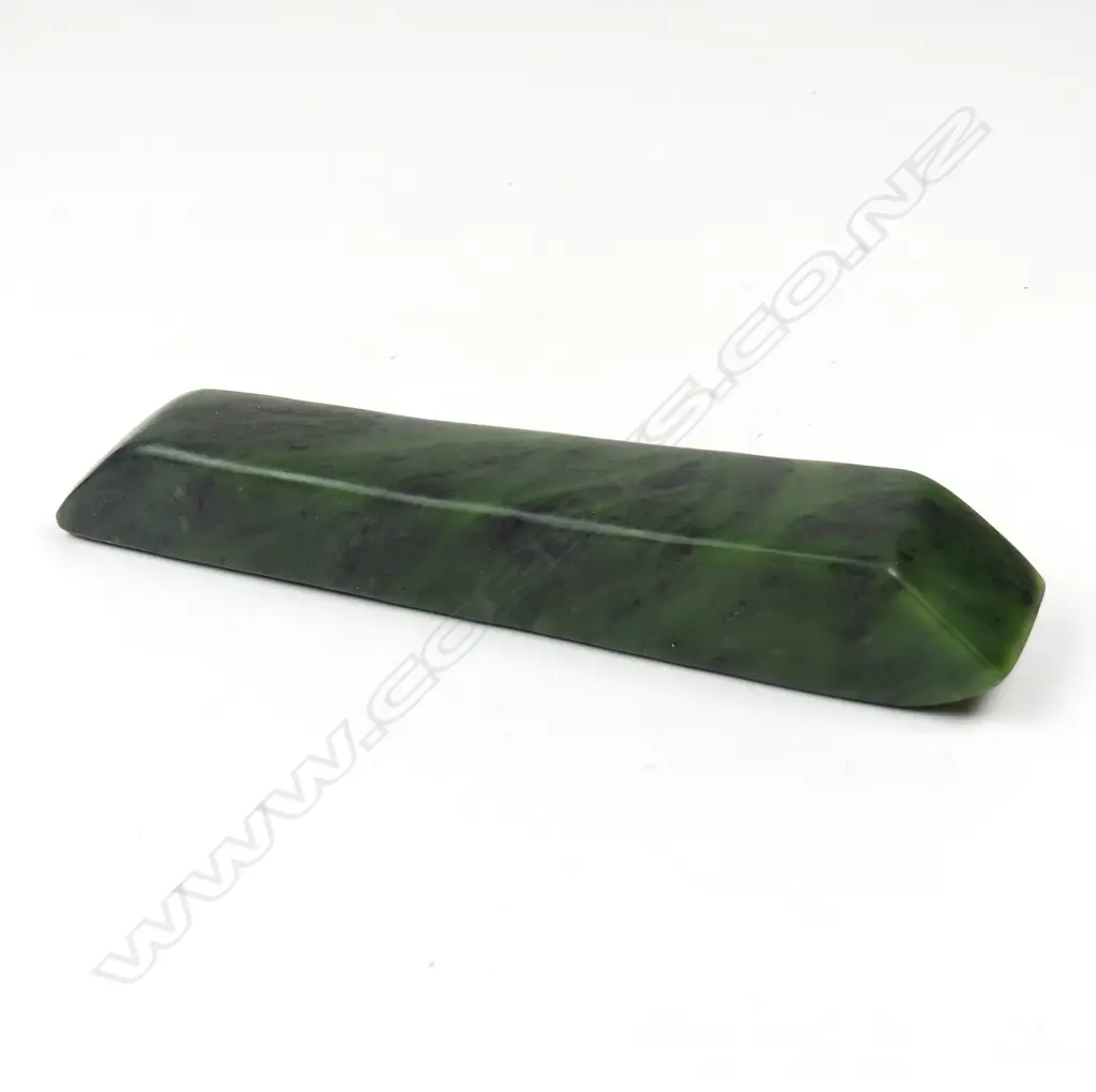 A pounamu adze blade Image 1++