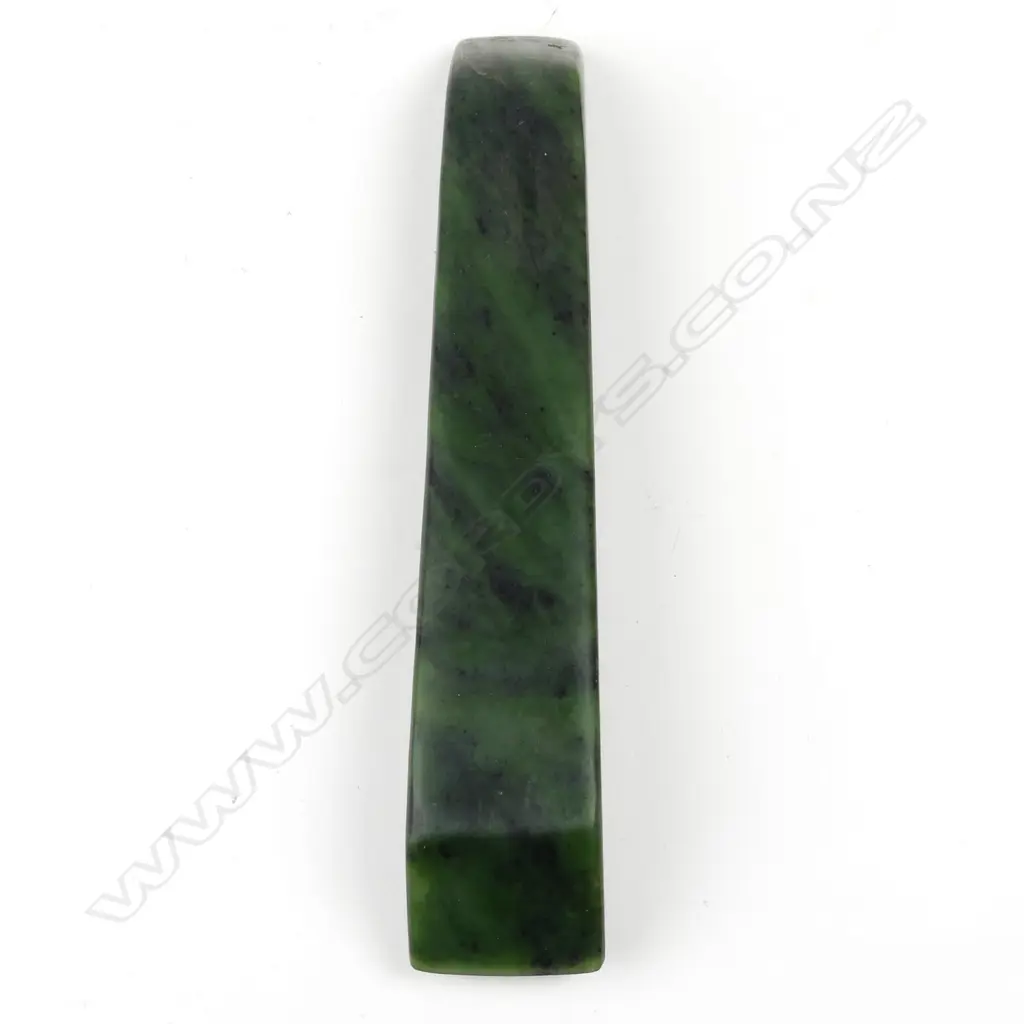 A pounamu adze blade Image 1++