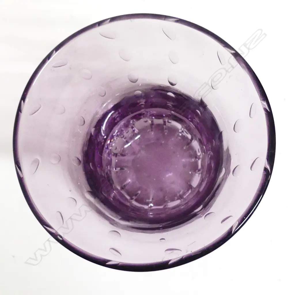 A mid-century studio glass vase Image 1++