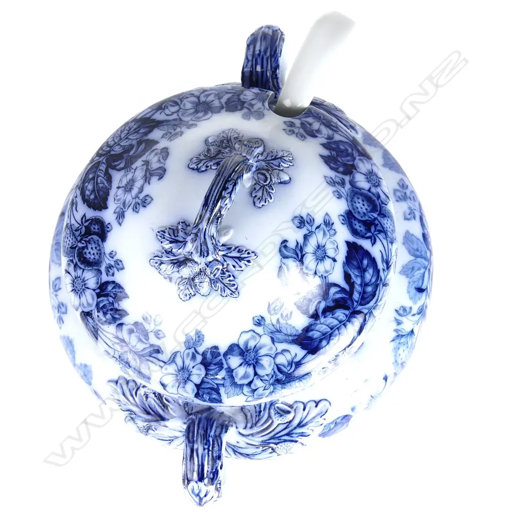 A Victorian Copeland Spode blue and white soup tureen Image 1++