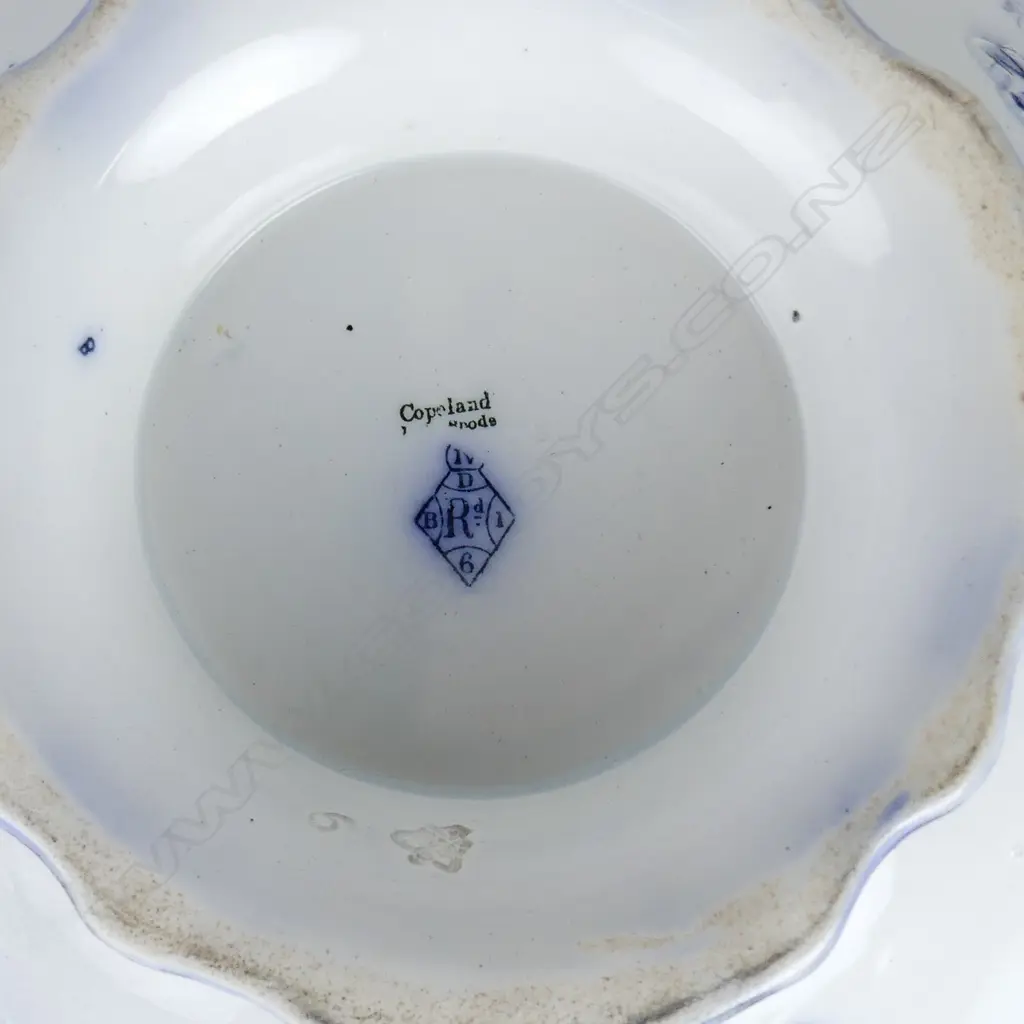 A Victorian Copeland Spode blue and white soup tureen Image 1++