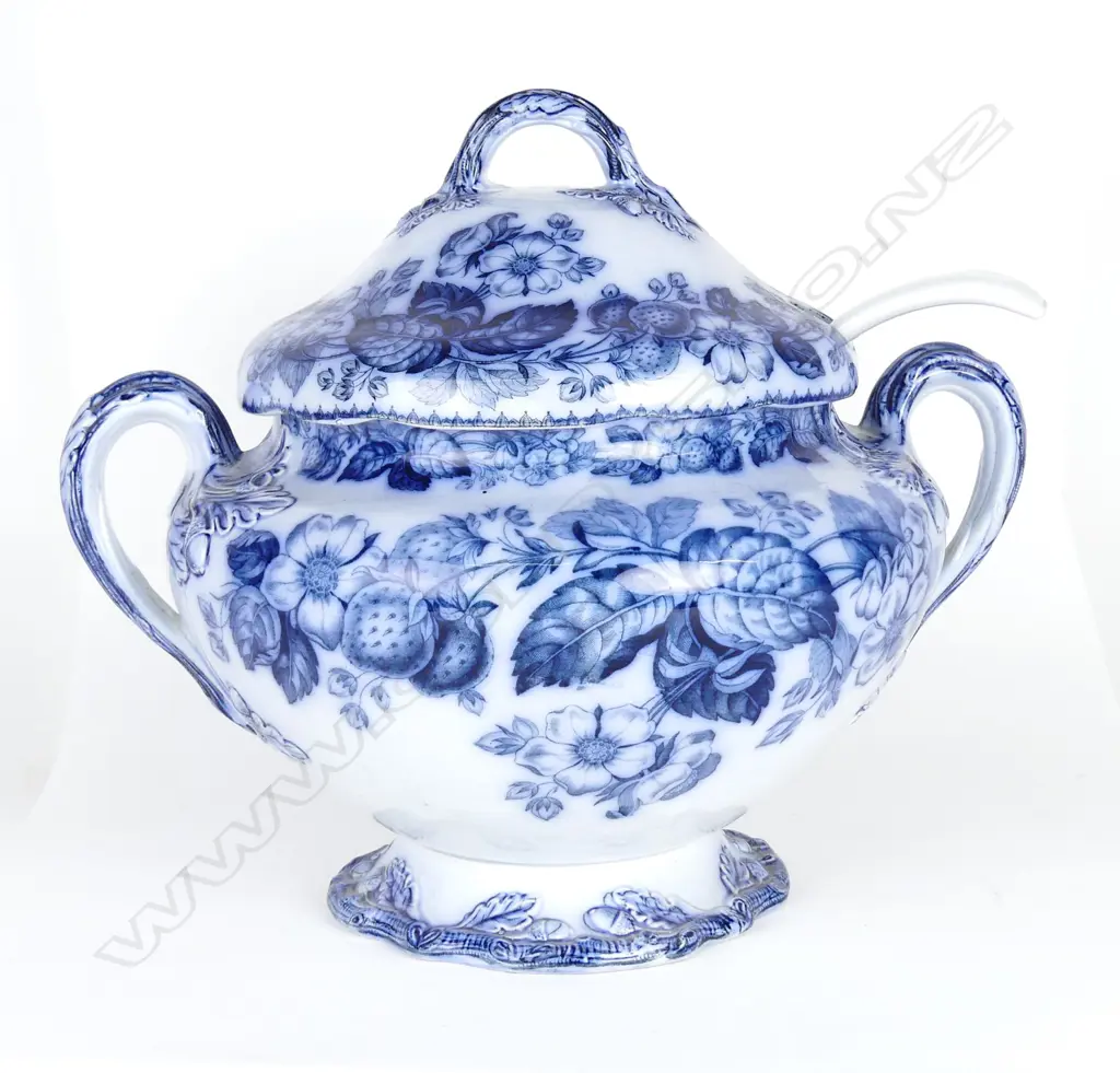 A Victorian Copeland Spode blue and white soup tureen Image 1++