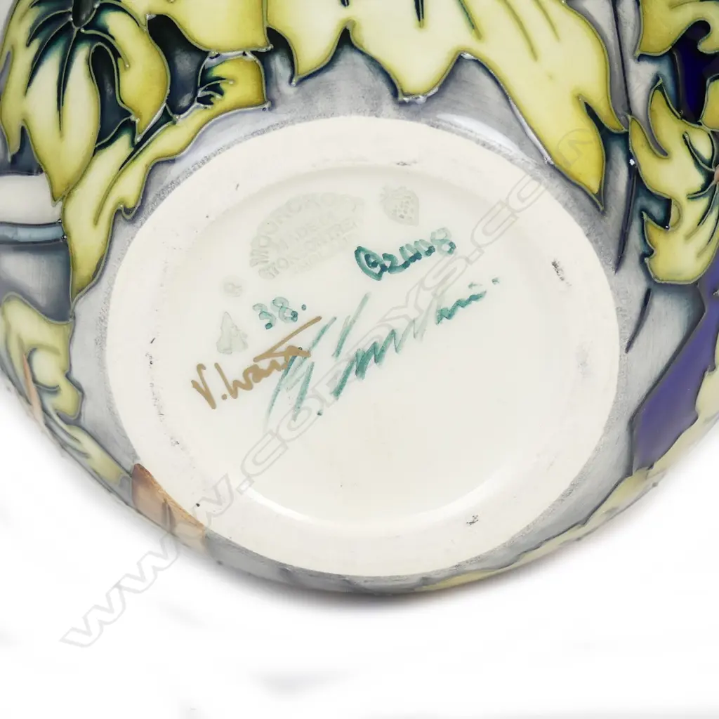 A modern Moorcroft vase Image 1++