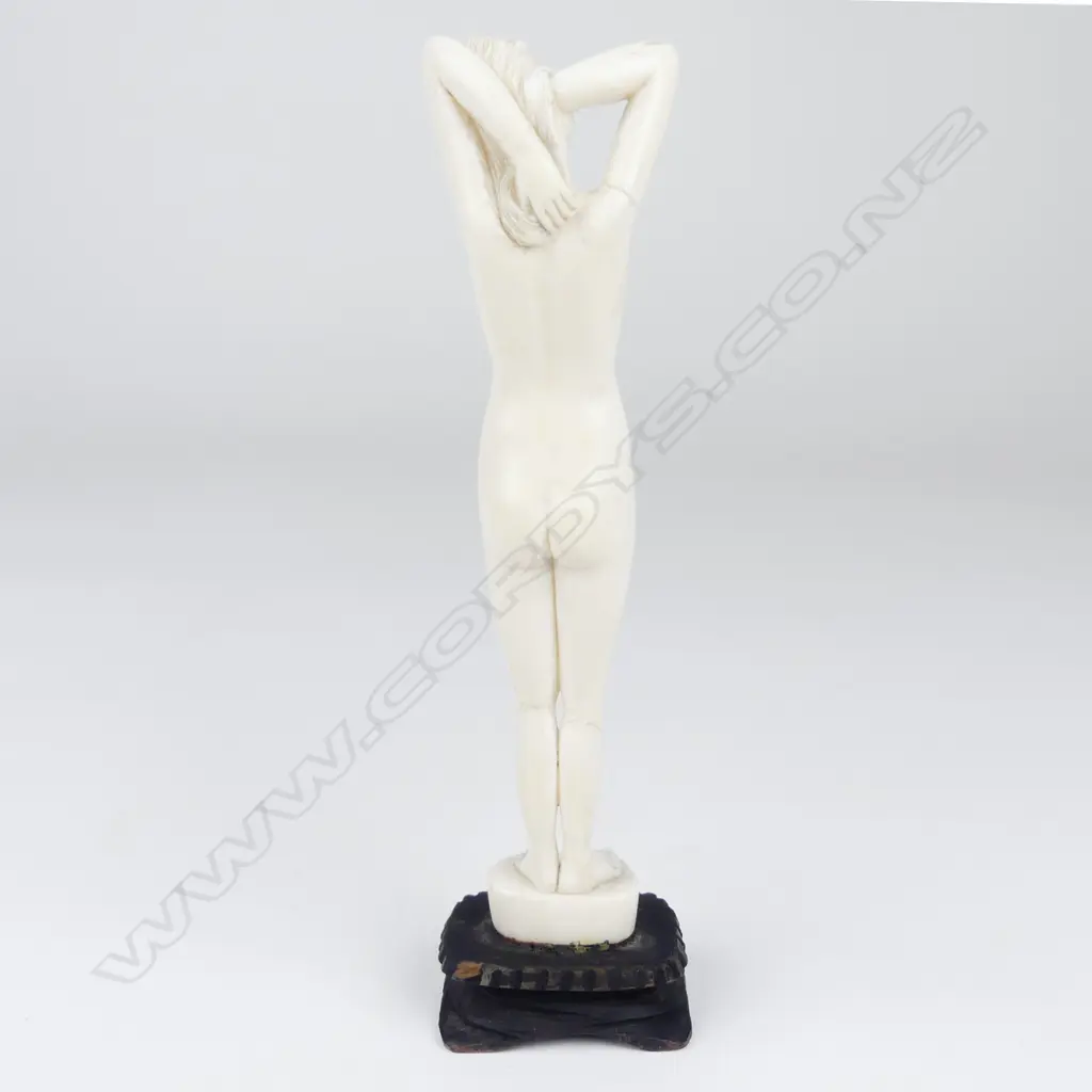 An early/mid-20thC Chinese carved ivory lady doctor's doll Image 1++