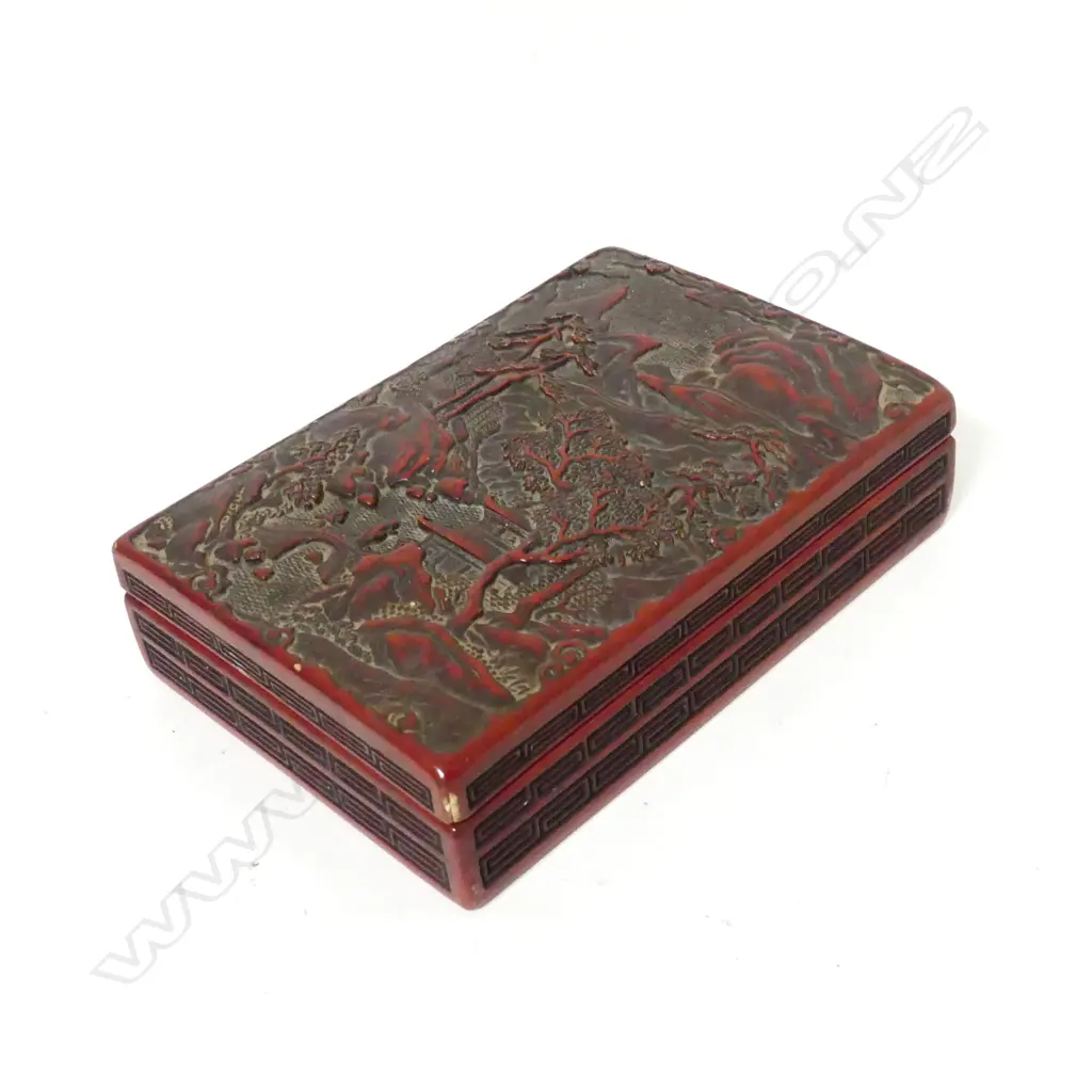 A cinnabar lacquer oblong box Image 1++