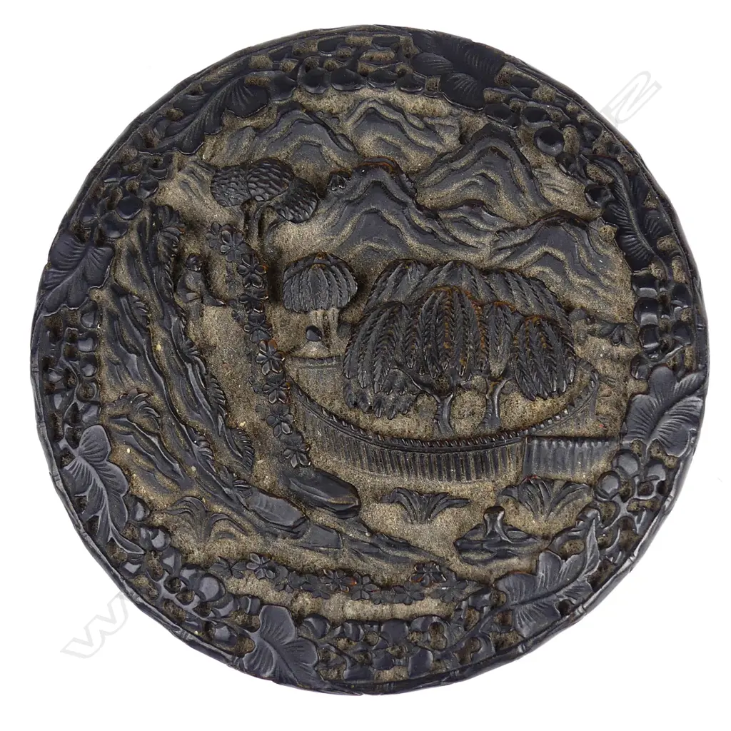 A finely Chinese carved tortoiseshell Qing period circular table snuff box Image 1++
