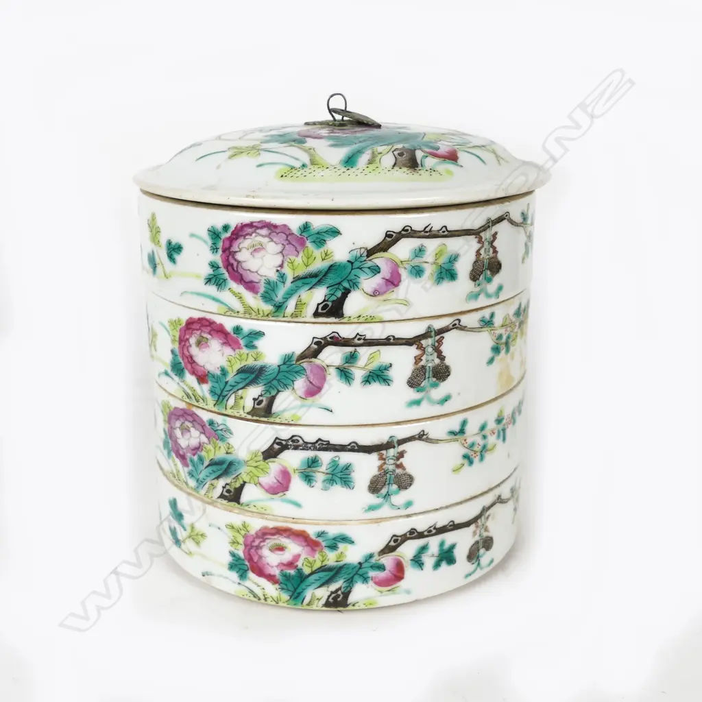 A Chinese porcelain four-tier box and cover Image 1++