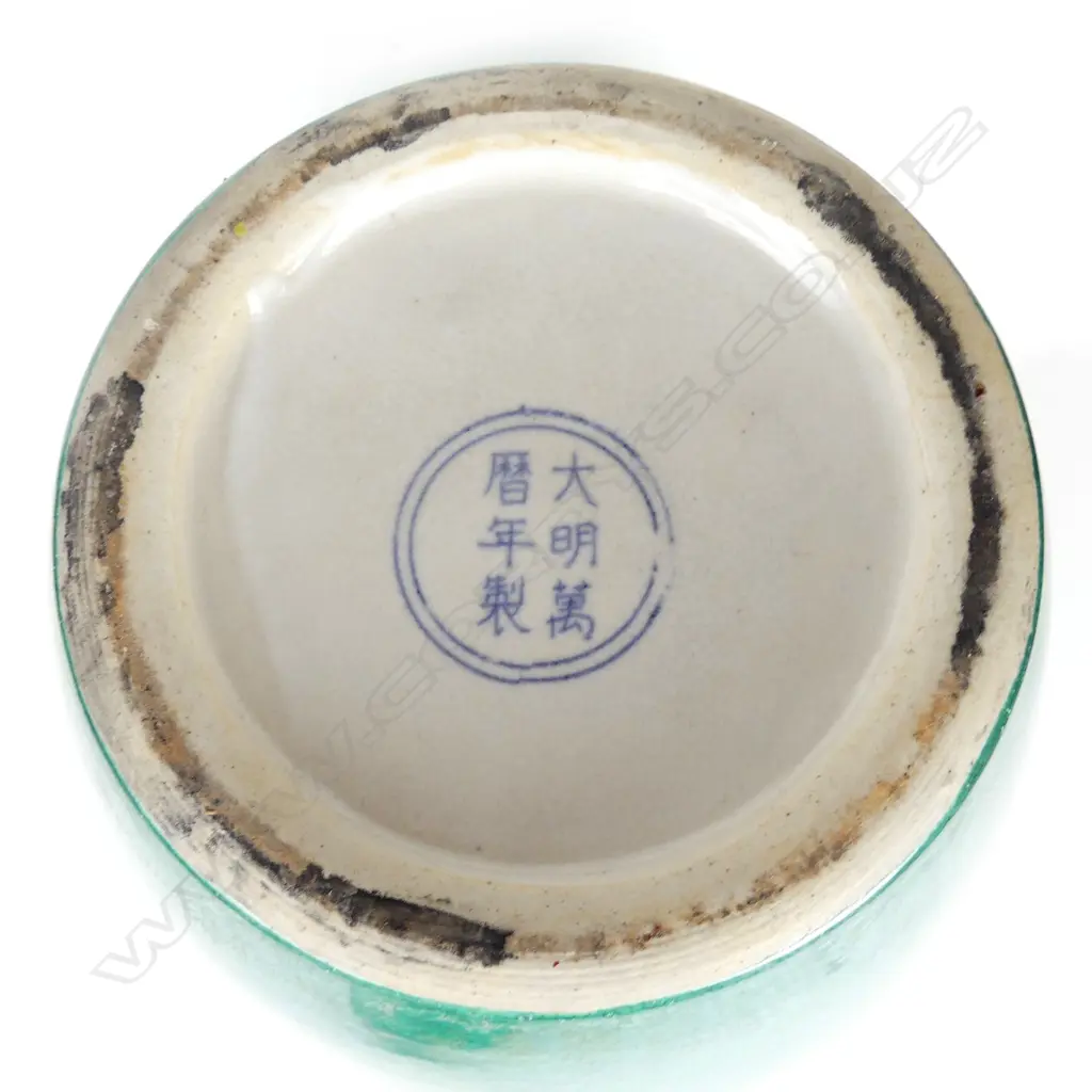 A Chinese emerald green glazed porcelain jar and cover Image 1++
