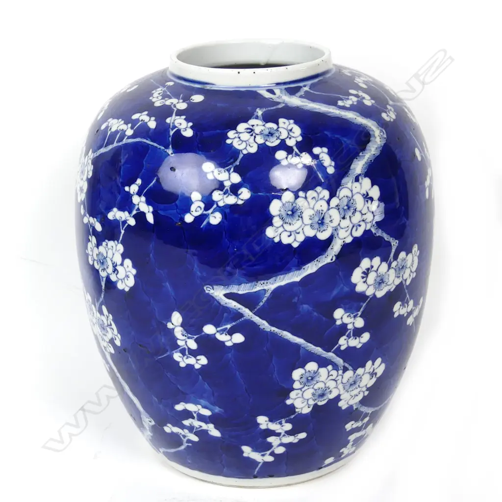 A Chinese blue and white ovoid jar Image 1++