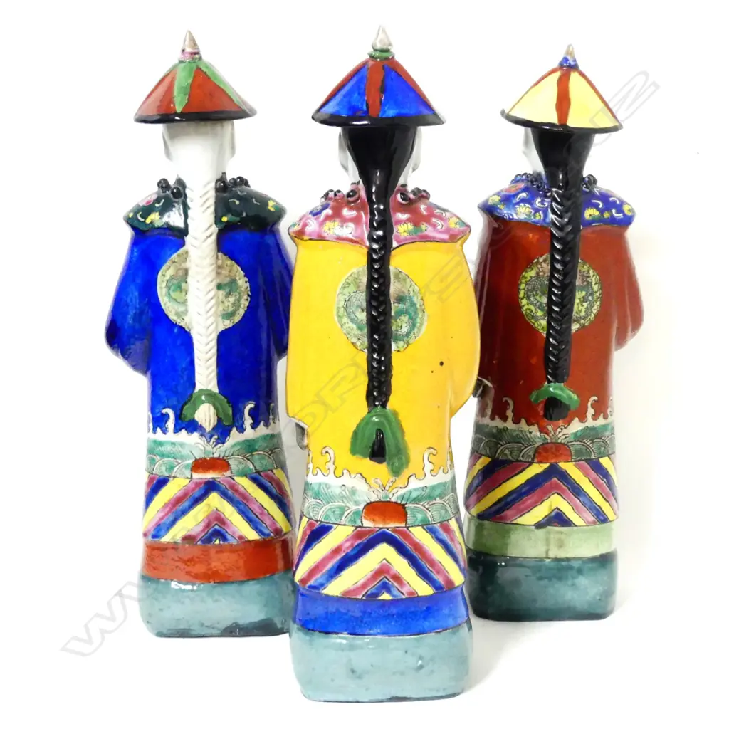 Three vintage porcelain Chinese figures Image 1++