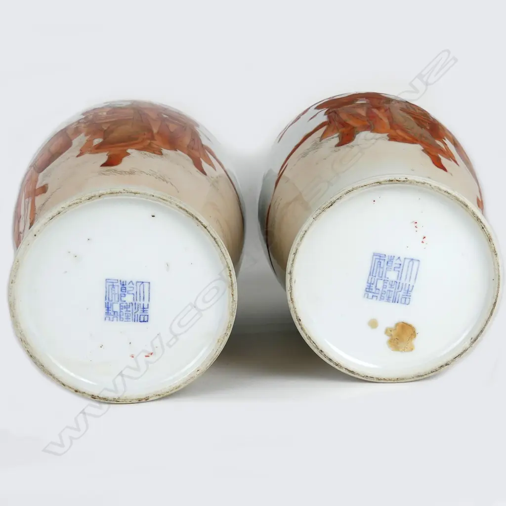 A pair of Chinese porcelain vases Image 1++