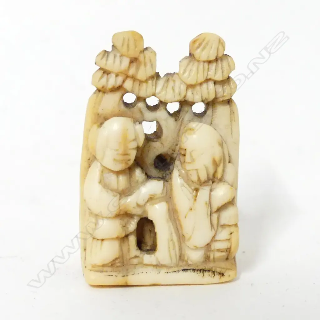 An old very small ivory netsuke Image 1++