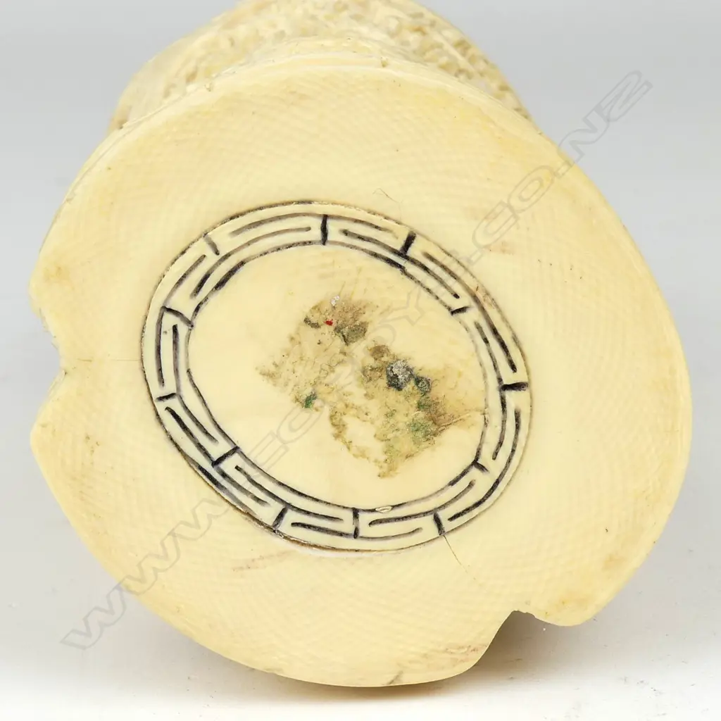 A Chinese old carved ivory figure of a seated emperor Image 1++