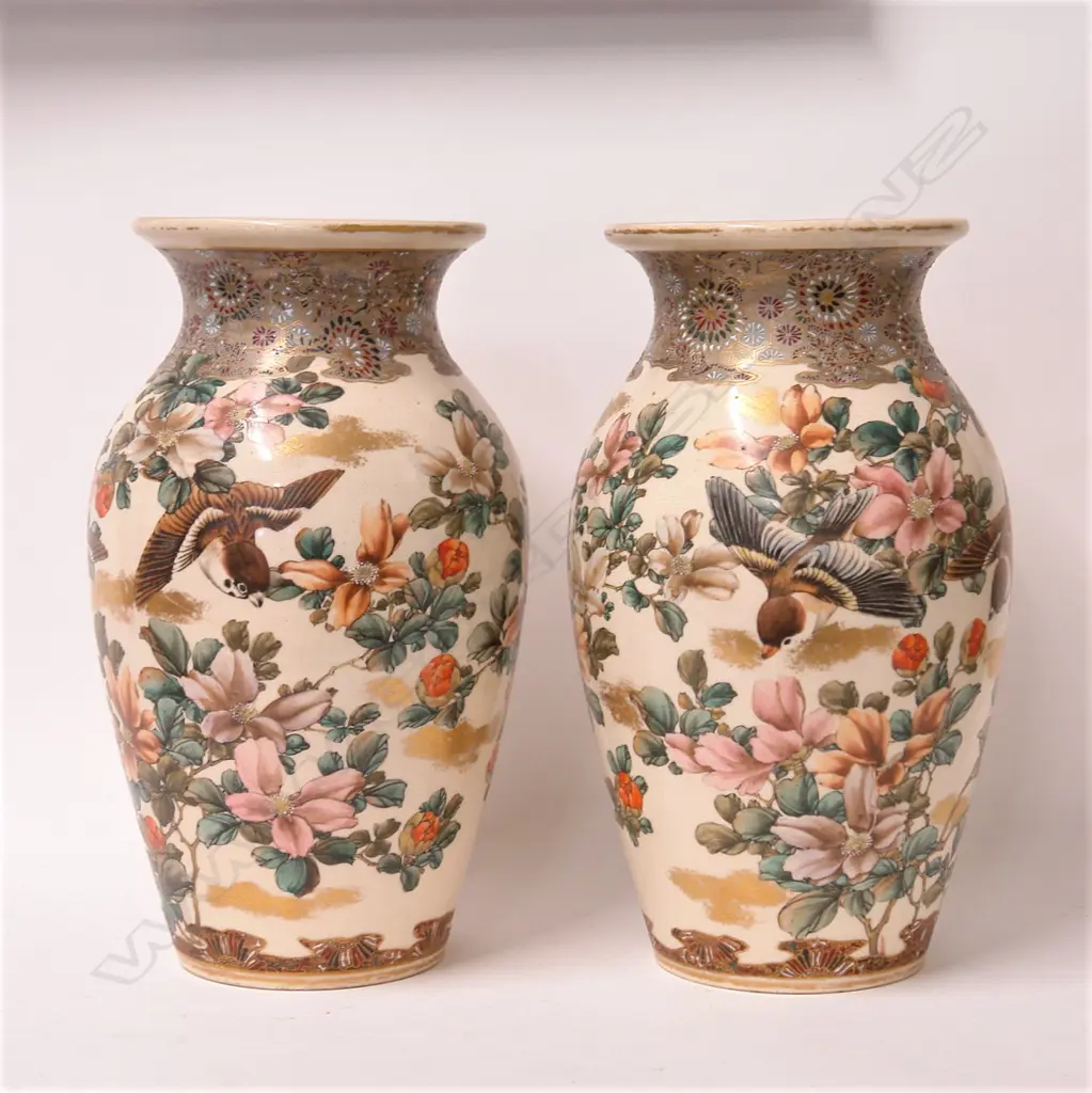 A pair of c.1880 Japanese mirror matched decorated vases signed Kinkozan Image 1++