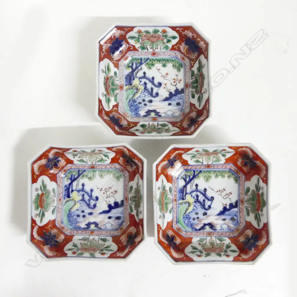 Three Chinese porcelain dishes Image 1++