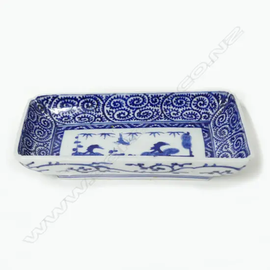 A Chinese porcelain oblong dish