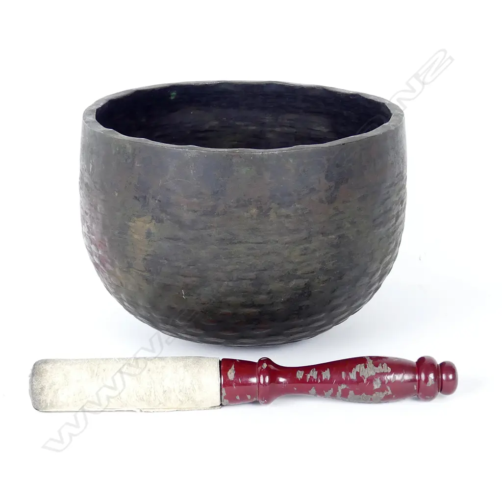 An old Japanese Meiji bronze singing bowl Image 1++