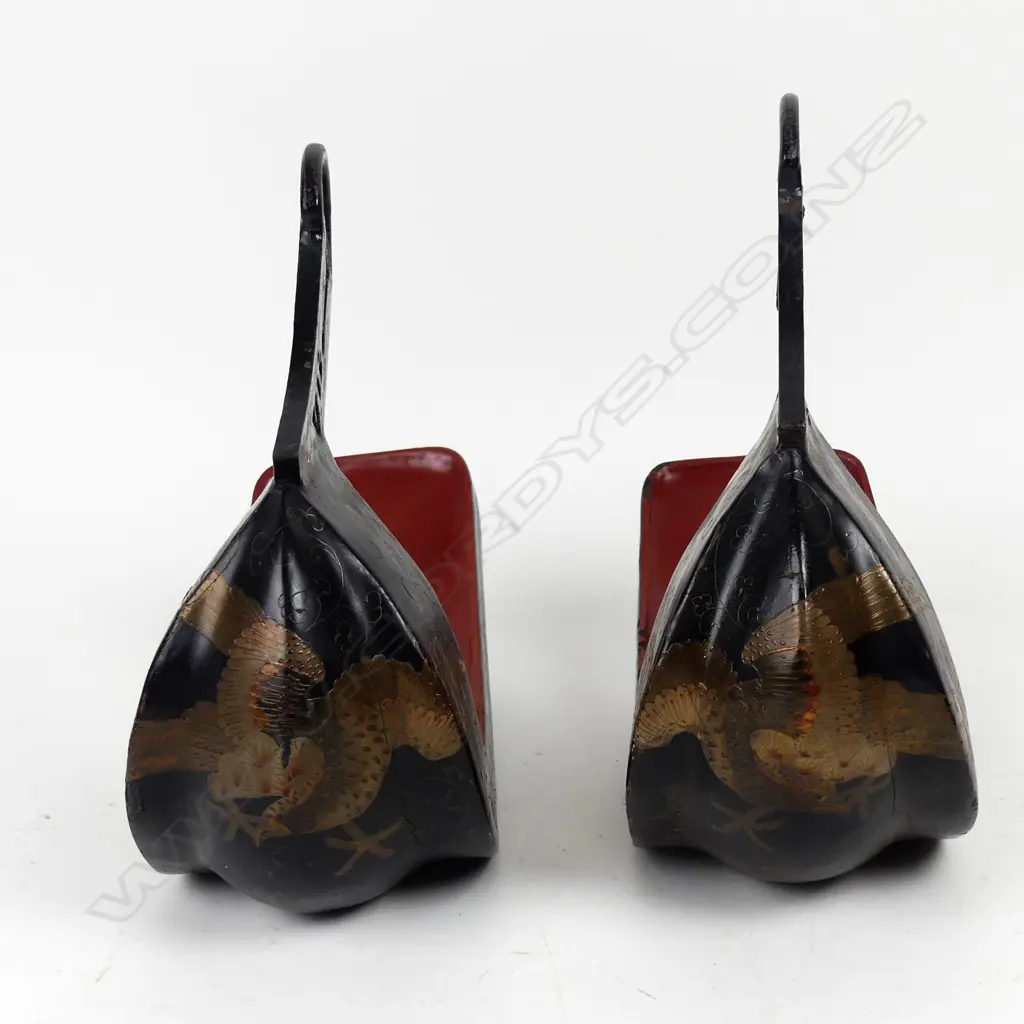 A pair of Japanese Edo period equestrian samurai stirrups (abumi) Image 1++