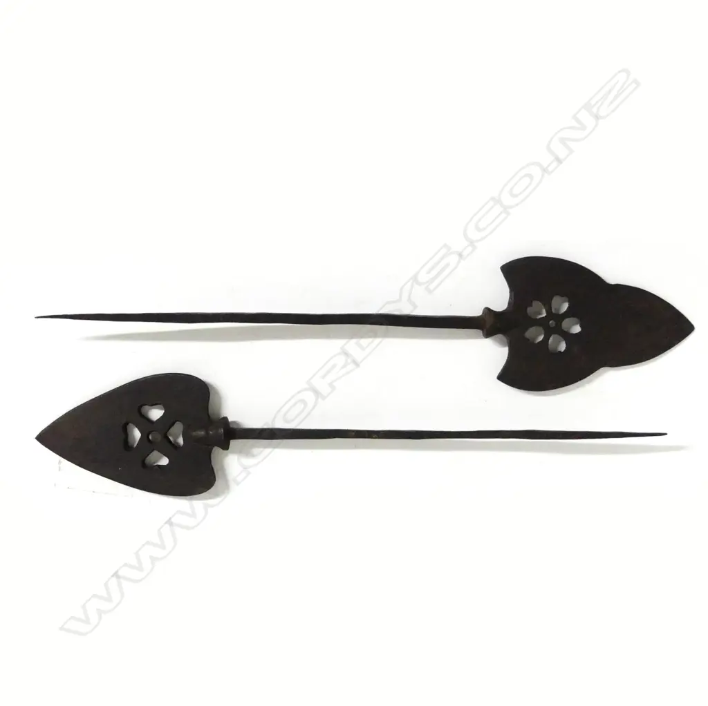 A pair of old Japanese forged iron arrow heads Image 1++