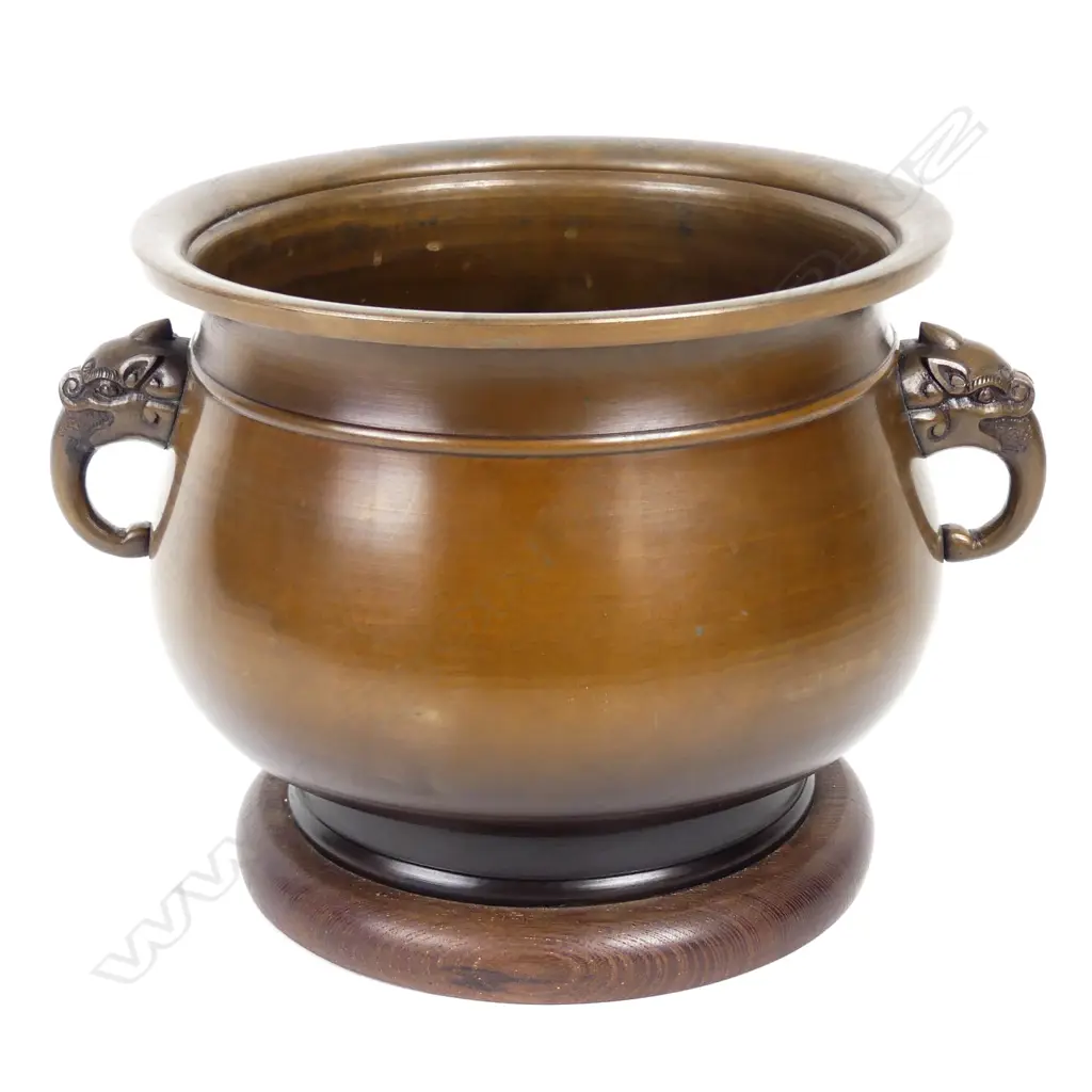 An old Japanese bronze hibachi/jardiniere Image 1++