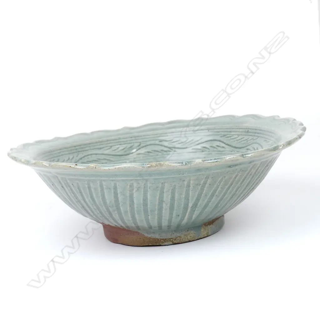 A Thai Sawankhalok celadon glazed bowl Image 1++