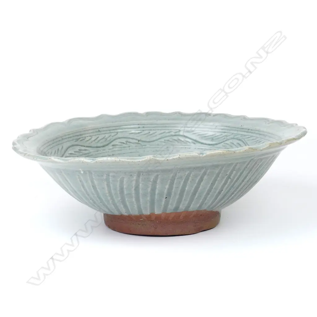 A Thai Sawankhalok celadon glazed bowl Image 1++