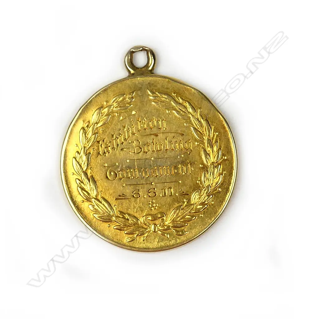 An 18ct. yellow gold 'Exhibition bowling Tournament' medallion Image 1++