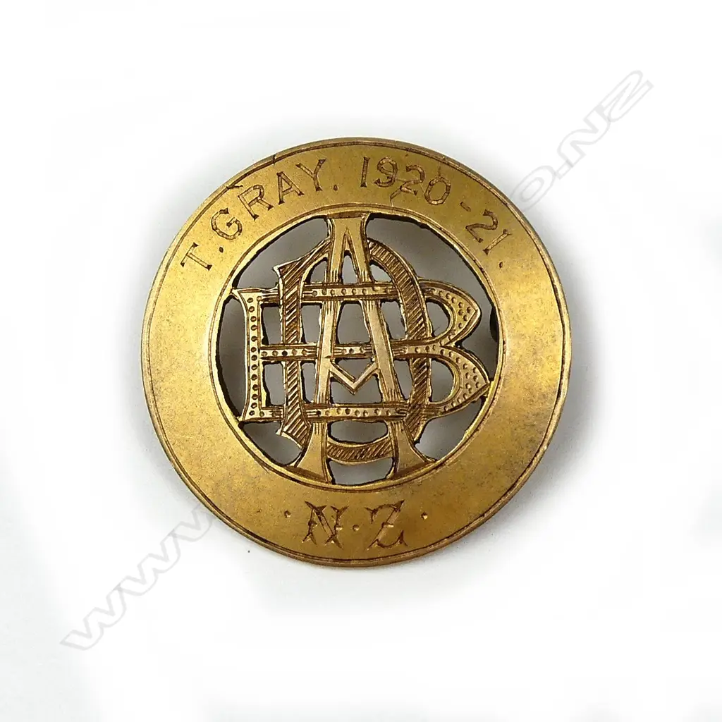 A 15ct. gilded yellow gold presentation bowling medallion Image 1++