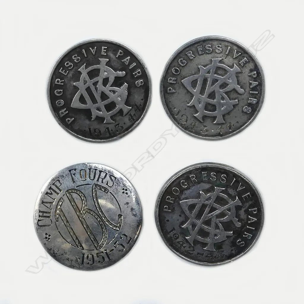 A 15ct. gilded yellow gold presentation bowling medallion Image 1++