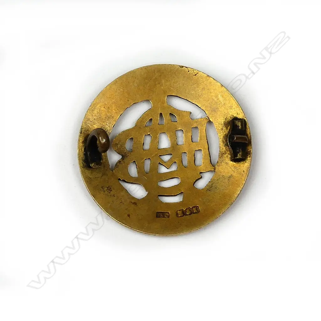 A 15ct. gilded yellow gold presentation bowling medallion Image 1++